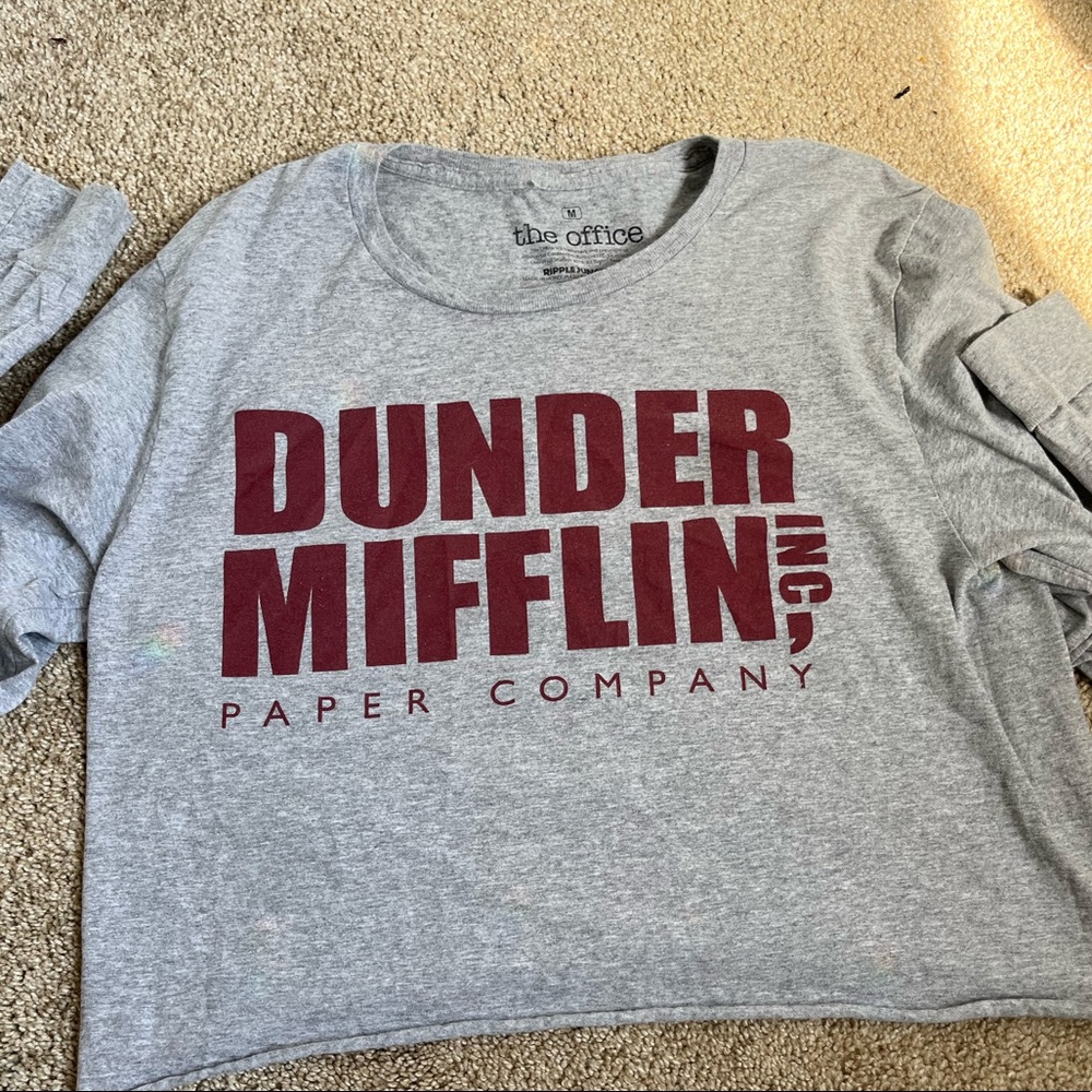 Gray cropped dunder mifflin (the office) tshirt